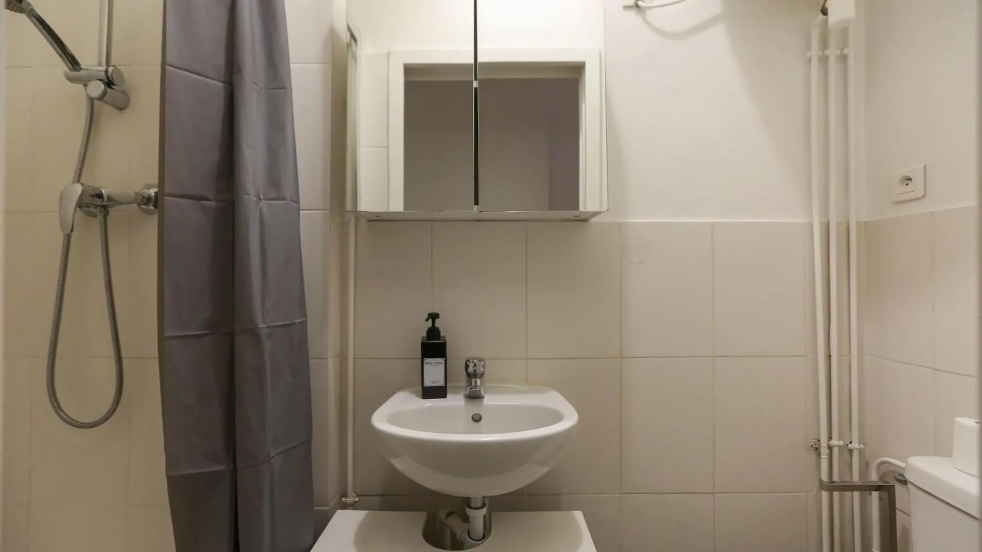 Nice And Comfortable Studio Apartment Paris 0*,