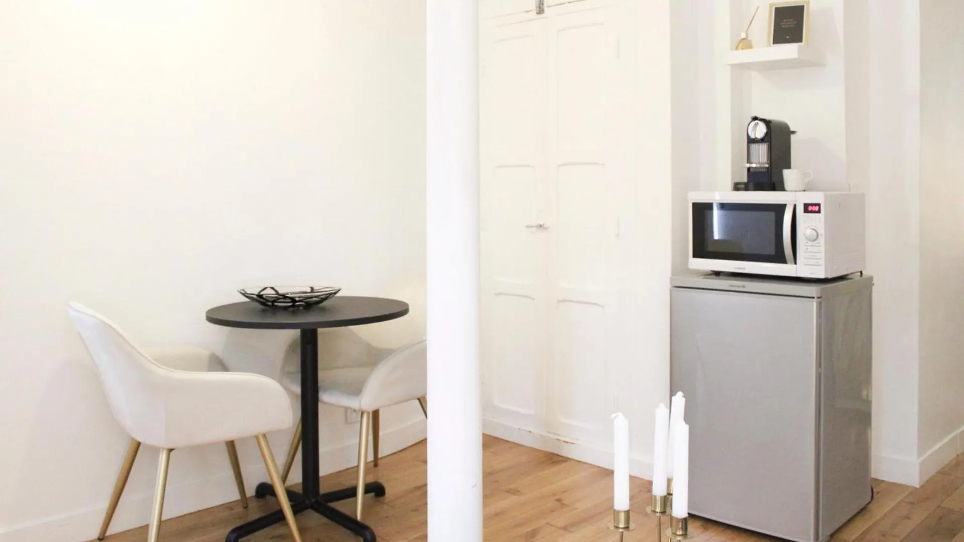 Nice And Comfortable Studio Apartment contacts
